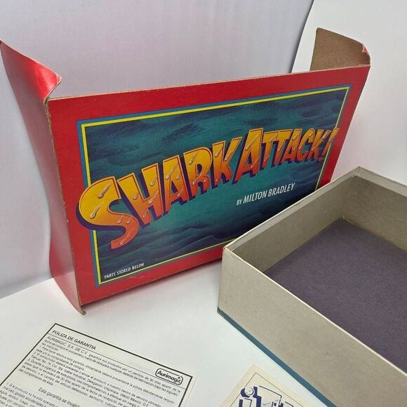 SHARK ATTACK TIBURON SPANISH BOARD GAME MILTON BRADLEY 1988 COMPLETE WORKS RARE - Picture 7 of 9